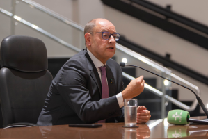 Governador em exercício do RJ exonera secretário Rodrigo Abel