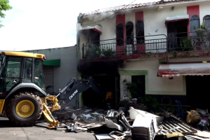 Mulher de 75 anos morre após ficar encurralada em fundos de sobrado durante incêndio no PR