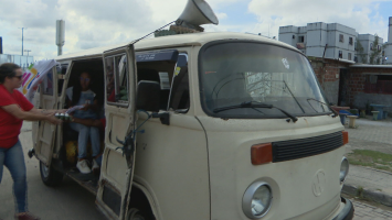'Carro do ovo' leva mensagem contra feminicídio e incentiva denúncias de violência contra mulher no Grande Recife